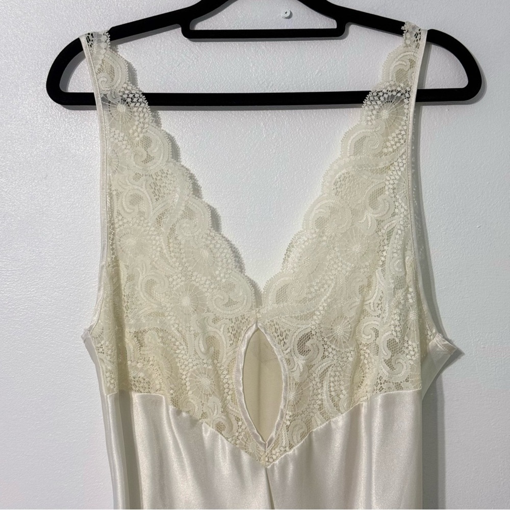 Victoria's Secret Cream Lace Chemise slip gold label vintage 54 inches long